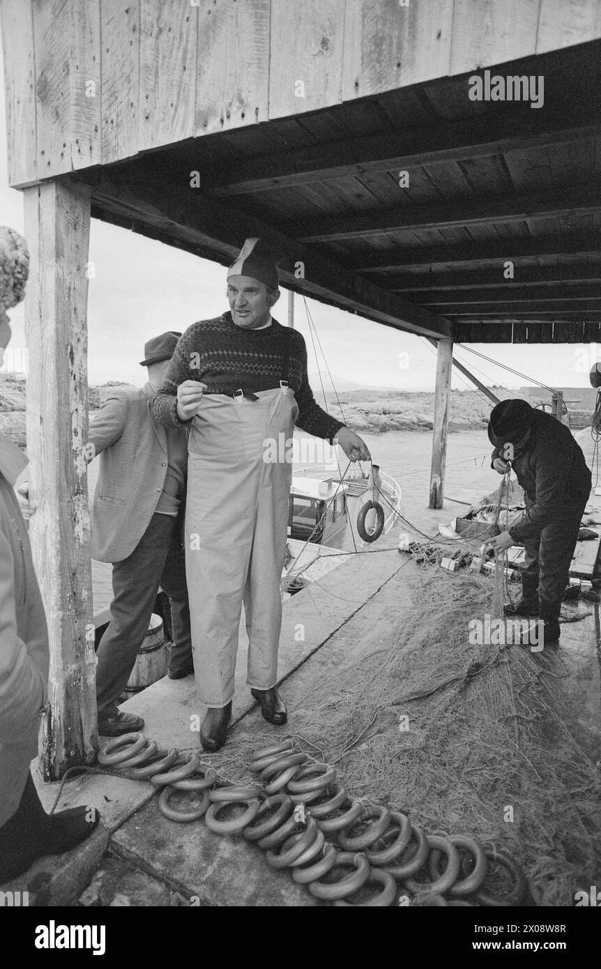 Aktuell 16 - 6 - 1973: Hundert Häuser und ein Mann als vor 20 Jahren war Bjørnsund eine lebendige Gemeinde. Heute ist nur noch eine Person in diesem Fischerdorf übrig. Jetzt wird Bjørnstad ein Touristenziel. Die Leute sind begierig, hier draußen in dieser Einsamkeit ein Haus zu kaufen. Foto: Sverre A. Børretzen / aktuell / NTB ***FOTO NICHT BEARBEITET*** Stockfoto