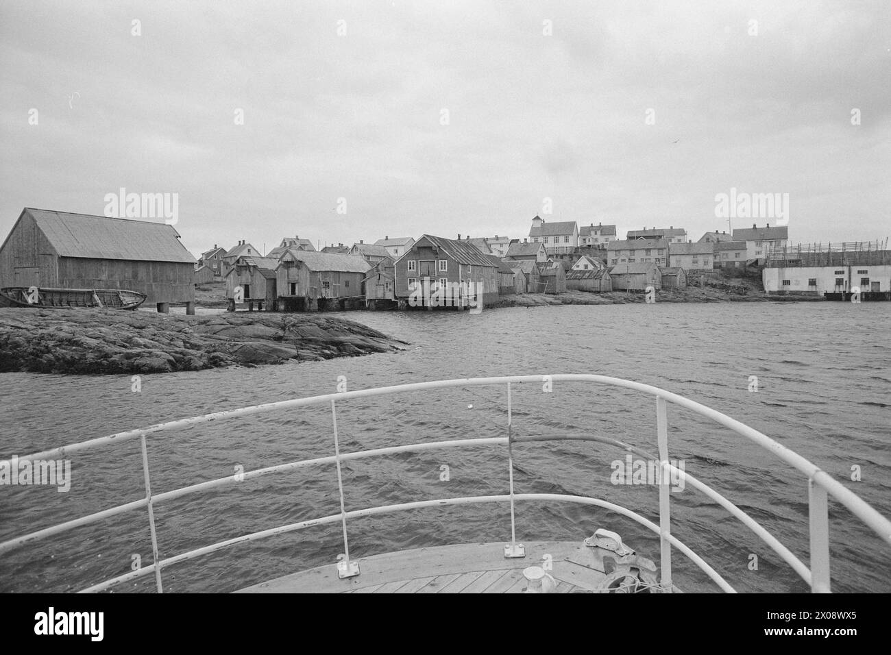 Aktuell 16 - 6 - 1973: Hundert Häuser und ein Mann als vor 20 Jahren war Bjørnsund eine lebendige Gemeinde. Heute ist nur noch eine Person in diesem Fischerdorf übrig. Jetzt wird Bjørnstad ein Touristenziel. Die Leute sind begierig, hier draußen in dieser Einsamkeit ein Haus zu kaufen. Foto: Sverre A. Børretzen / aktuell / NTB ***FOTO NICHT BEARBEITET*** Stockfoto