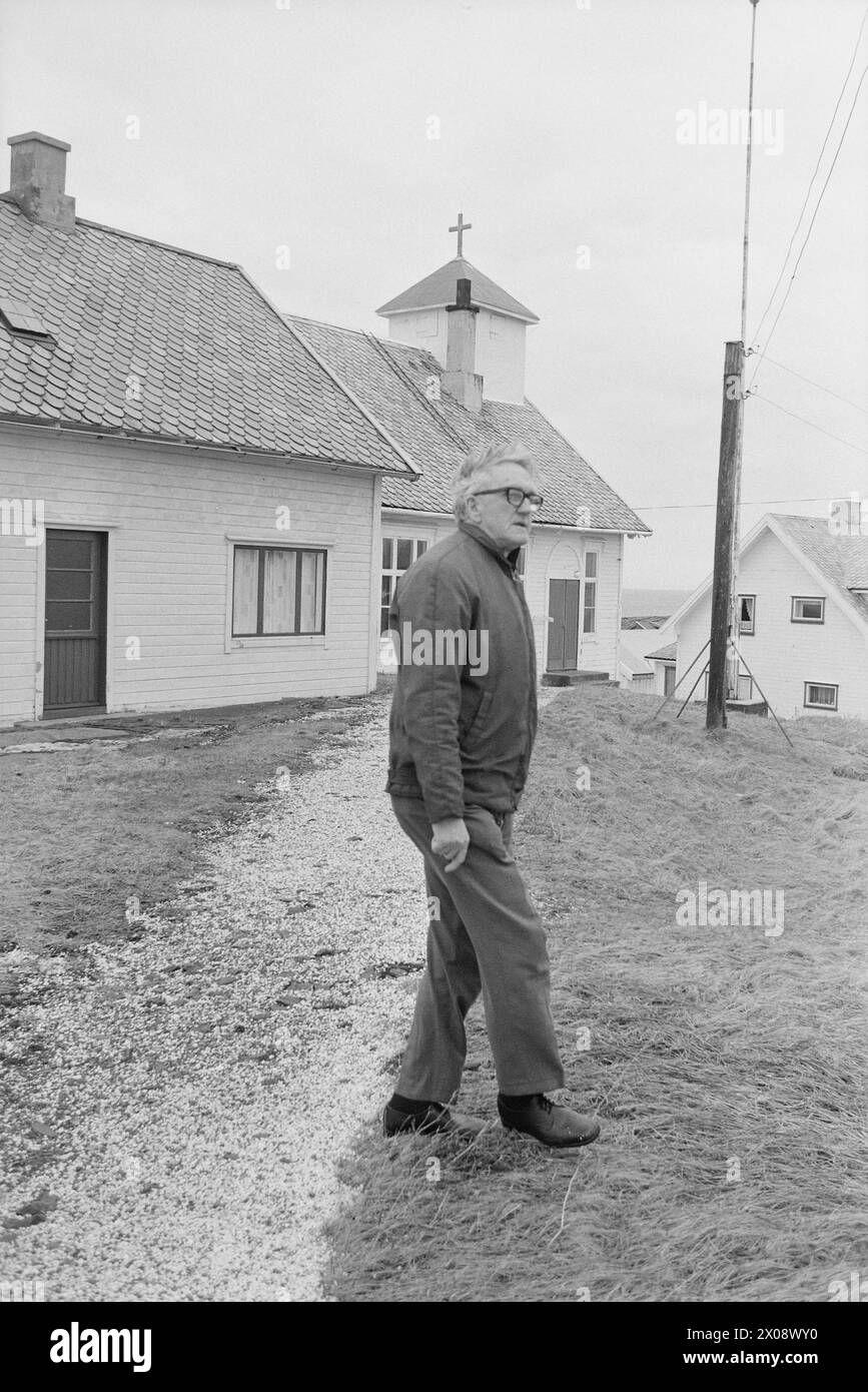 Aktuell 16 - 6 - 1973: Hundert Häuser und ein Mann als vor 20 Jahren war Bjørnsund eine lebendige Gemeinde. Heute ist nur noch eine Person in diesem Fischerdorf übrig. Jetzt wird Bjørnstad ein Touristenziel. Die Leute sind begierig, hier draußen in dieser Einsamkeit ein Haus zu kaufen. Foto: Sverre A. Børretzen / aktuell / NTB ***FOTO NICHT BEARBEITET*** Stockfoto
