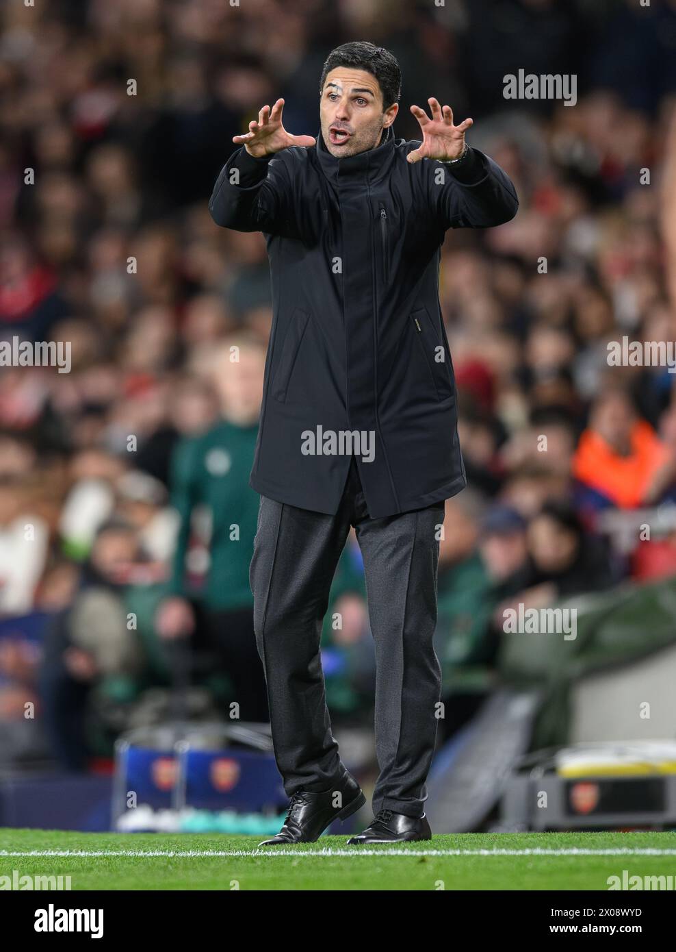 London, Großbritannien. April 2024 - Arsenal gegen Bayern München - Champions League - Emirates Stadium. Arsenal Manager Mikel Arteta. Bildnachweis: Mark Pain / Alamy Live News Stockfoto