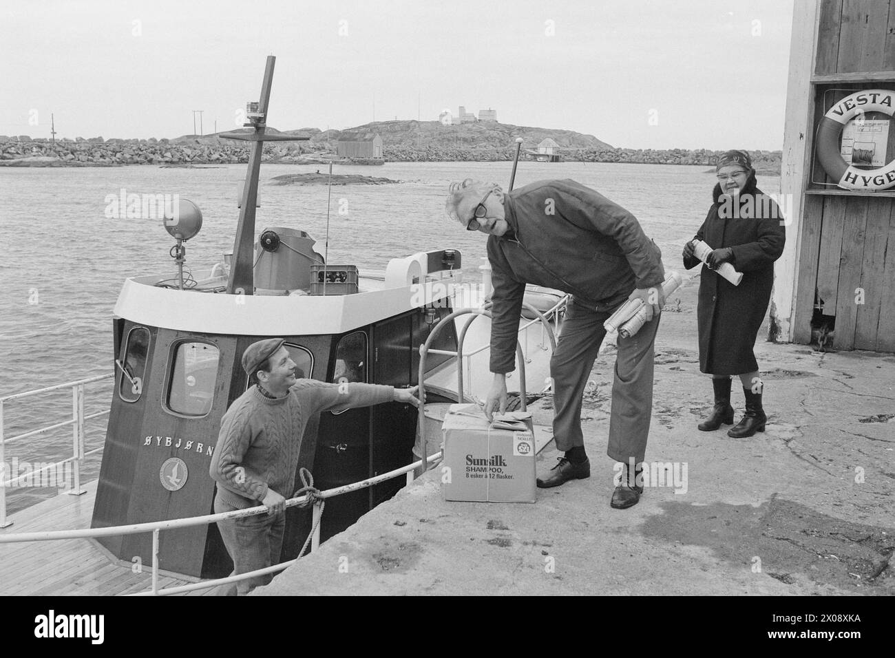 Aktuell 16 - 6 - 1973: Hundert Häuser und ein Mann als vor 20 Jahren war Bjørnsund eine lebendige Gemeinde. Heute ist nur noch eine Person in diesem Fischerdorf übrig. Jetzt wird Bjørnstad ein Touristenziel. Die Leute sind begierig, hier draußen in dieser Einsamkeit ein Haus zu kaufen. Foto: Sverre A. Børretzen / aktuell / NTB ***FOTO NICHT BEARBEITET*** Stockfoto
