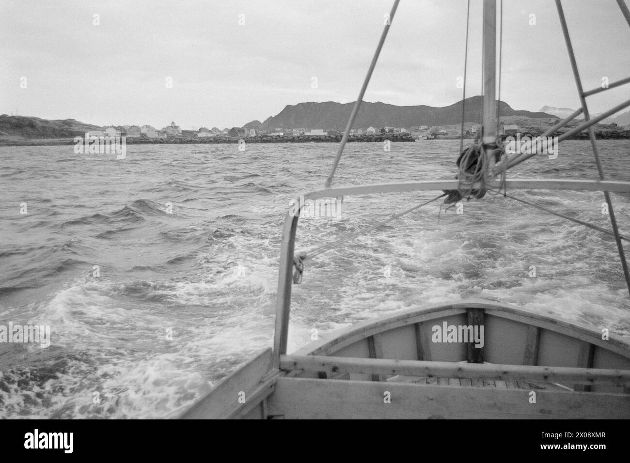 Aktuell 16 - 6 - 1973: Hundert Häuser und ein Mann als vor 20 Jahren war Bjørnsund eine lebendige Gemeinde. Heute ist nur noch eine Person in diesem Fischerdorf übrig. Jetzt wird Bjørnstad ein Touristenziel. Die Leute sind begierig, hier draußen in dieser Einsamkeit ein Haus zu kaufen. Foto: Sverre A. Børretzen / aktuell / NTB ***FOTO NICHT BEARBEITET*** Stockfoto