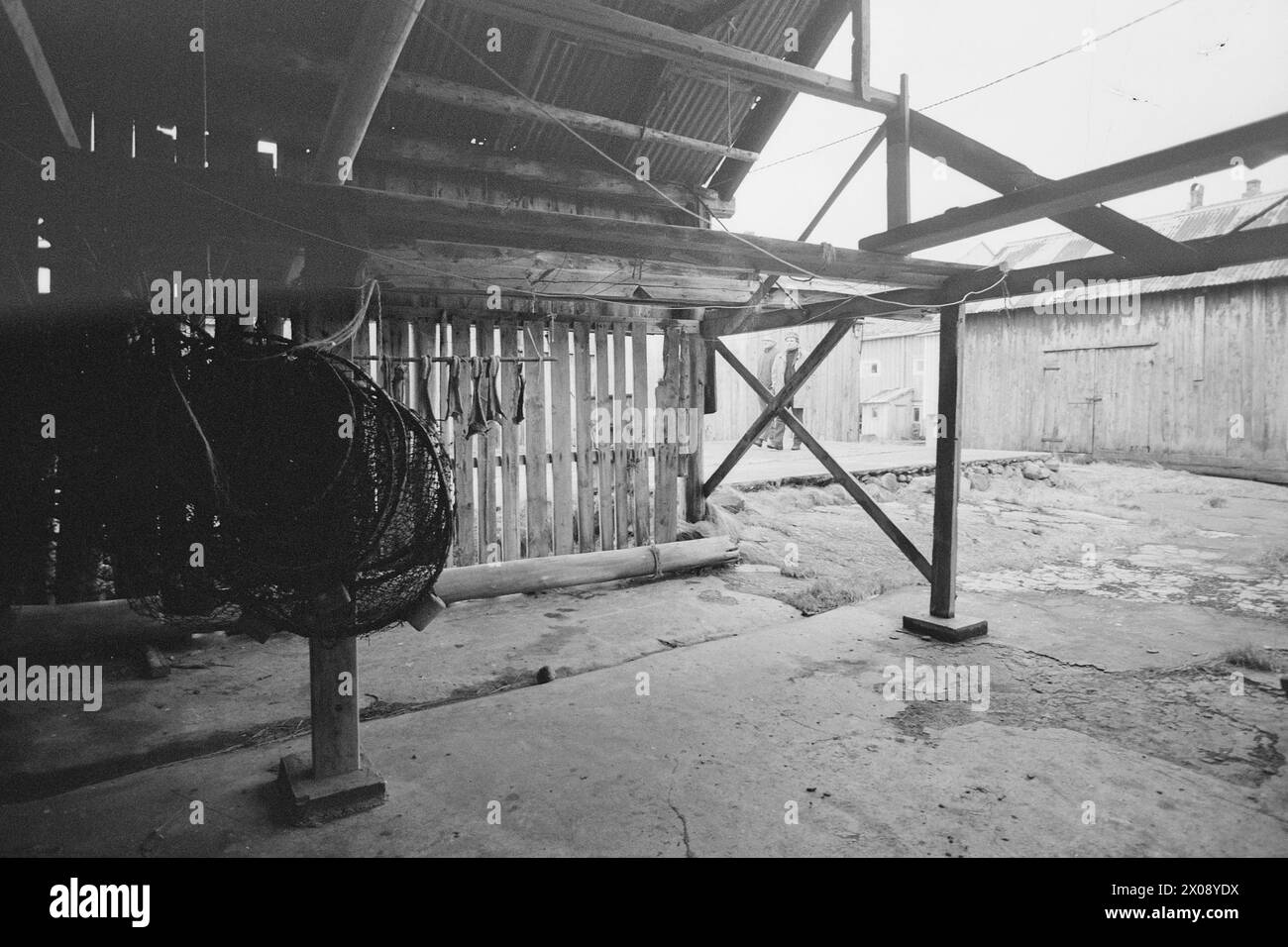 Aktuell 16 - 6 - 1973: Hundert Häuser und ein Mann als vor 20 Jahren war Bjørnsund eine lebendige Gemeinde. Heute ist nur noch eine Person in diesem Fischerdorf übrig. Jetzt wird Bjørnstad ein Touristenziel. Die Leute sind begierig, hier draußen in dieser Einsamkeit ein Haus zu kaufen. Foto: Sverre A. Børretzen / aktuell / NTB ***FOTO NICHT BEARBEITET*** Stockfoto