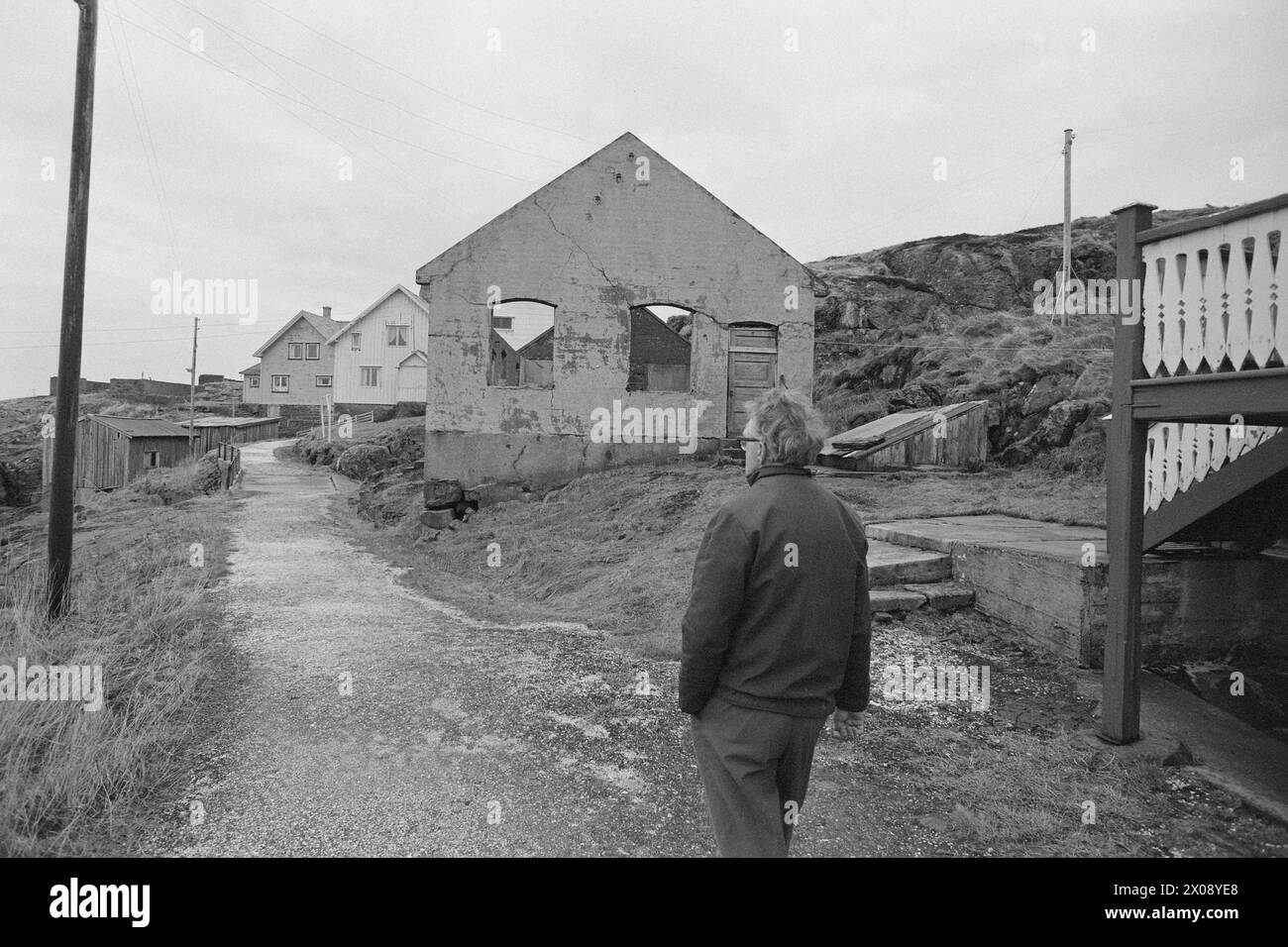 Aktuell 16 - 6 - 1973: Hundert Häuser und ein Mann als vor 20 Jahren war Bjørnsund eine lebendige Gemeinde. Heute ist nur noch eine Person in diesem Fischerdorf übrig. Jetzt wird Bjørnstad ein Touristenziel. Die Leute sind begierig, hier draußen in dieser Einsamkeit ein Haus zu kaufen. Foto: Sverre A. Børretzen / aktuell / NTB ***FOTO NICHT BEARBEITET*** Stockfoto