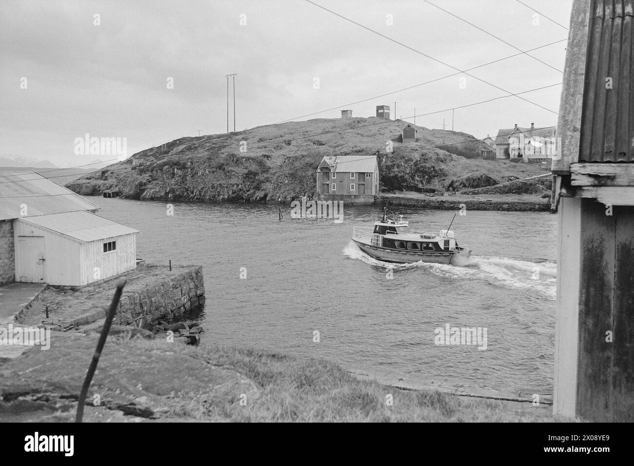 Aktuell 16 - 6 - 1973: Hundert Häuser und ein Mann als vor 20 Jahren war Bjørnsund eine lebendige Gemeinde. Heute ist nur noch eine Person in diesem Fischerdorf übrig. Jetzt wird Bjørnstad ein Touristenziel. Die Leute sind begierig, hier draußen in dieser Einsamkeit ein Haus zu kaufen. Foto: Sverre A. Børretzen / aktuell / NTB ***FOTO NICHT BEARBEITET*** Stockfoto