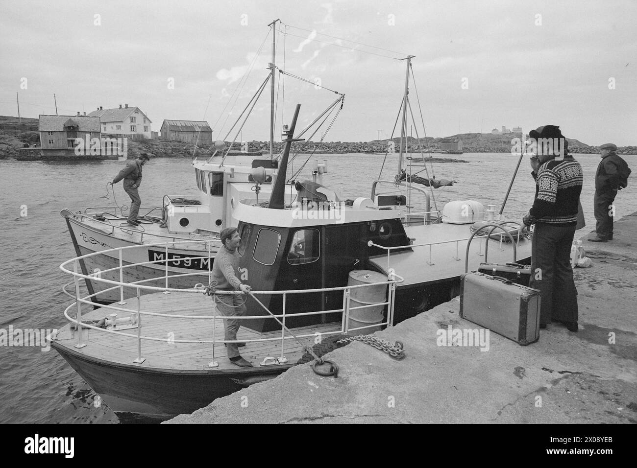Aktuell 16 - 6 - 1973: Hundert Häuser und ein Mann als vor 20 Jahren war Bjørnsund eine lebendige Gemeinde. Heute ist nur noch eine Person in diesem Fischerdorf übrig. Jetzt wird Bjørnstad ein Touristenziel. Die Leute sind begierig, hier draußen in dieser Einsamkeit ein Haus zu kaufen. Foto: Sverre A. Børretzen / aktuell / NTB ***FOTO NICHT BEARBEITET*** Stockfoto