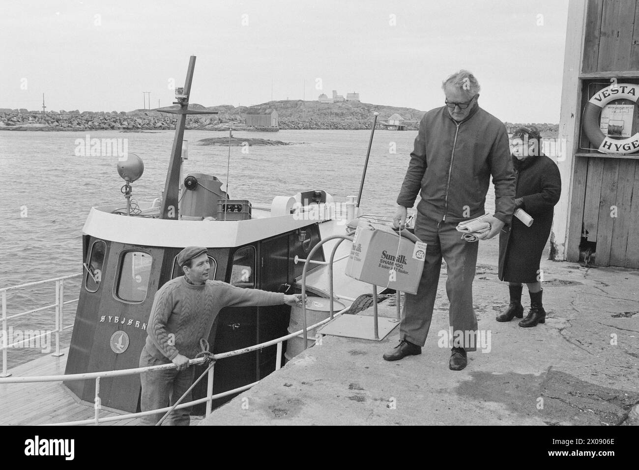 Aktuell 16 - 6 - 1973: Hundert Häuser und ein Mann als vor 20 Jahren war Bjørnsund eine lebendige Gemeinde. Heute ist nur noch eine Person in diesem Fischerdorf übrig. Jetzt wird Bjørnstad ein Touristenziel. Die Leute sind begierig, hier draußen in dieser Einsamkeit ein Haus zu kaufen. Foto: Sverre A. Børretzen / aktuell / NTB ***FOTO NICHT BEARBEITET*** Stockfoto