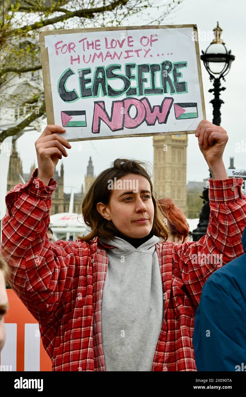 London, Großbritannien. Die Aktivistengruppen Youth Demand and and Palestine Action haben sich zusammengeschlossen, um für ein Waffenembargo und ein Ende der gesamten Entwicklung fossiler Brennstoffe in Großbritannien zu protestieren. Quelle: michael melia/Alamy Live News Stockfoto