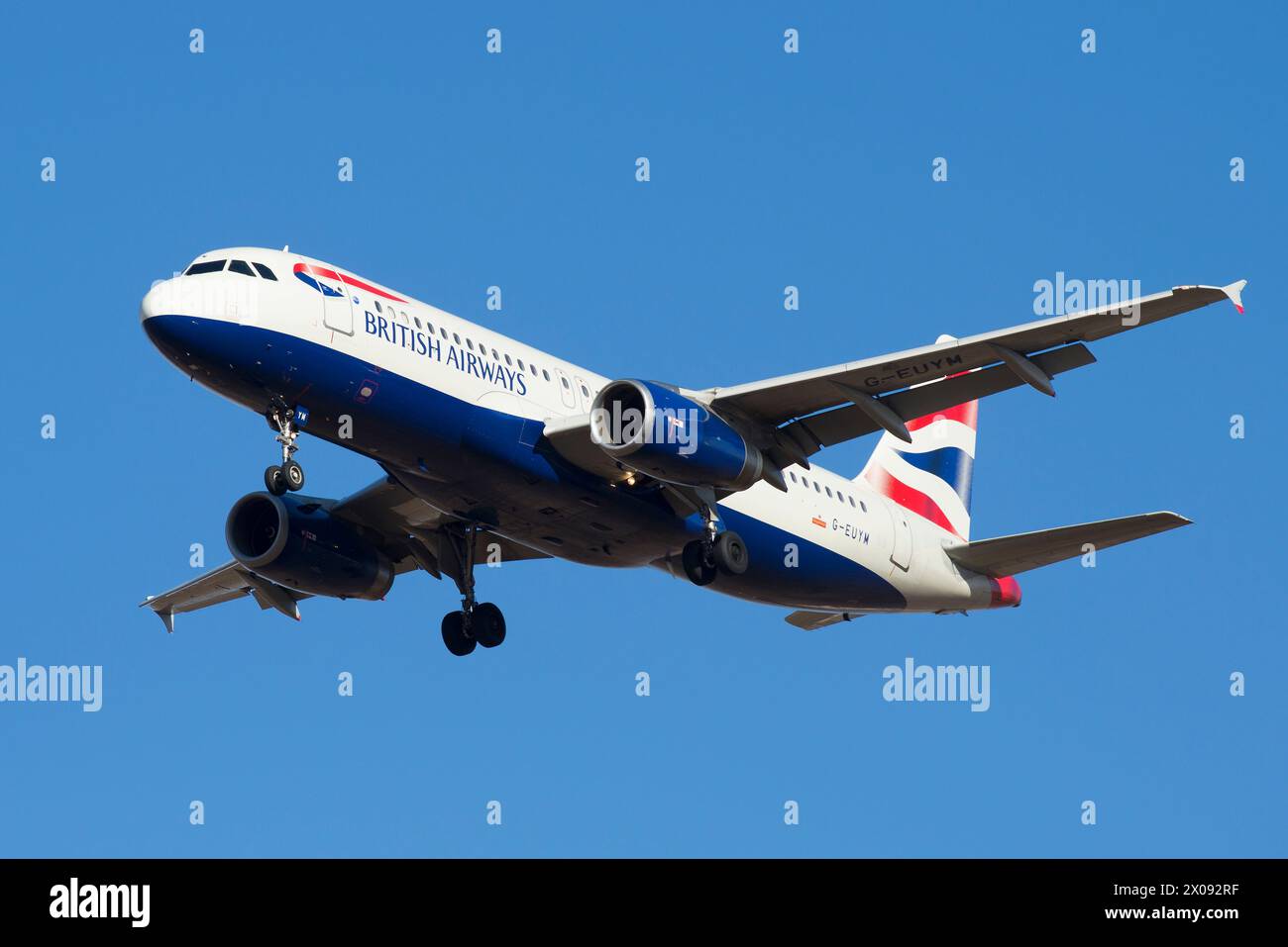 SANKT PETERSBURG, RUSSLAND - 20. FEBRUAR 2016: British Airways Airbus A320-232 (G-EUYM) Nahaufnahme Stockfoto