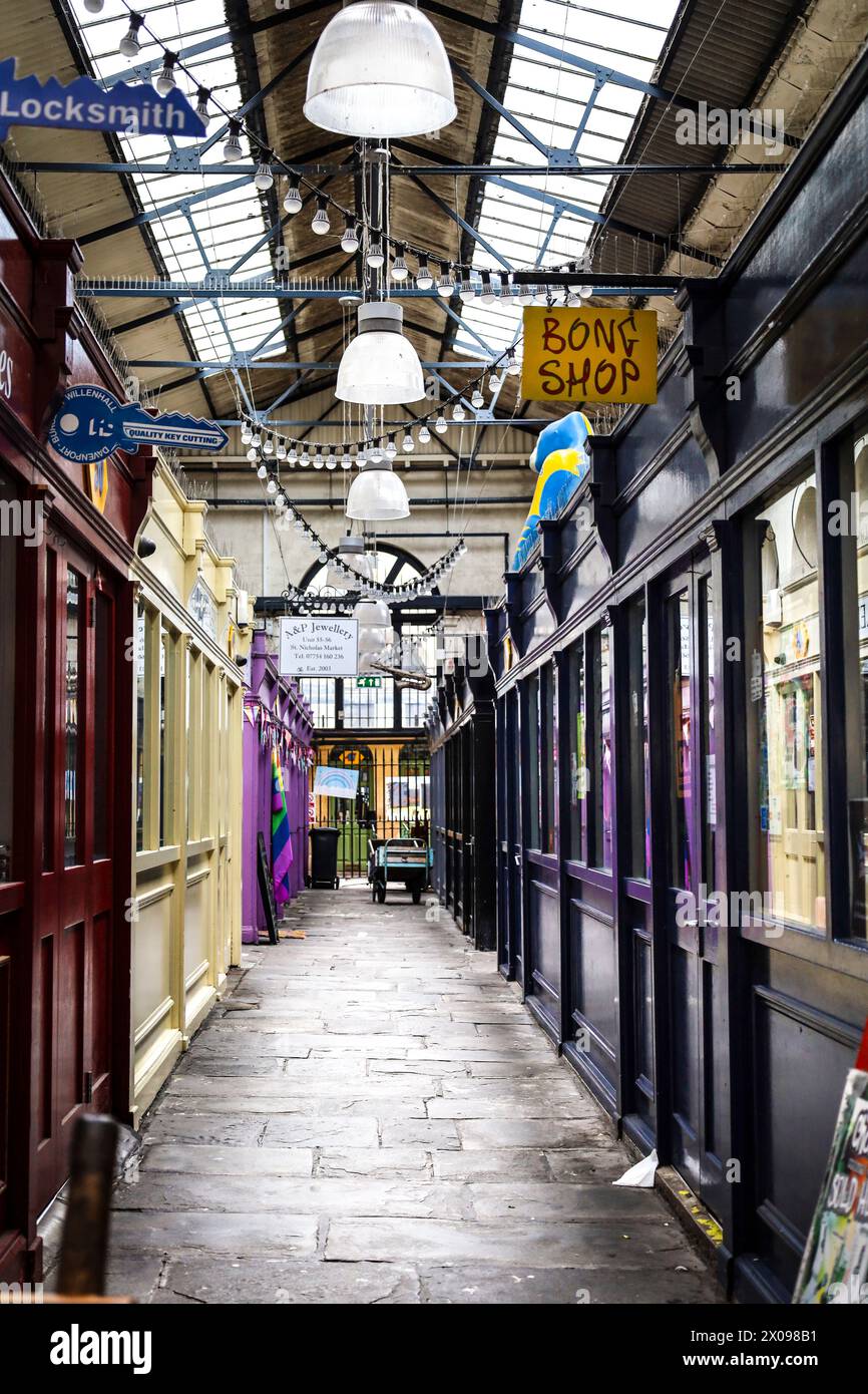 Bristol, England, 30. März 2024: Geschlossene Verkaufsstände von St. Nikolaus Markt in der Altstadt von Bristol Stockfoto