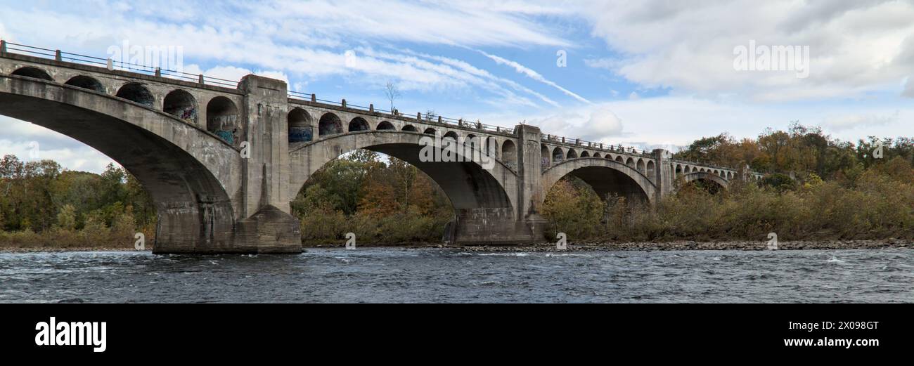 delaware River Viadukt (verlassene Eisenbahnbrücke bei delaware Water Gap) über New Jersey in pennsylvania (Betonbau mit Bögen) l Stockfoto