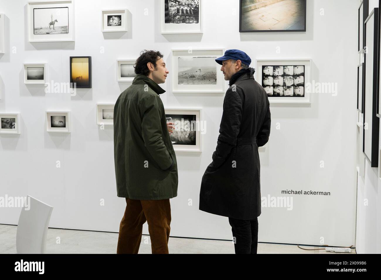 Mailand, Italien. April 2024. Mailand congressi MiCo. Fotomesse Apertura di Mia 2024. - Cronaca - Mailand, Italien - Mercoledì 10. april 2024. (Foto Alessandro Cimma/Lapresse) MiCo-Konferenzen in Mailand. Eröffnung der Mia Photo Fair 2024. - Nachrichten - Mailand, Italien - Mittwoch, 10. April 2024. (Foto Alessandro Cimma/Lapresse) Credit: LaPresse/Alamy Live News Stockfoto
