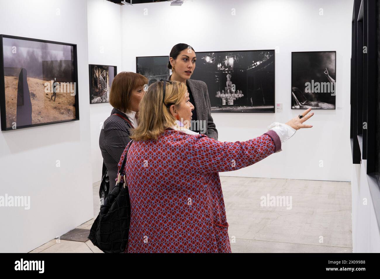 Mailand, Italien. April 2024. Mailand congressi MiCo. Fotomesse Apertura di Mia 2024. - Cronaca - Mailand, Italien - Mercoledì 10. april 2024. (Foto Alessandro Cimma/Lapresse) MiCo-Konferenzen in Mailand. Eröffnung der Mia Photo Fair 2024. - Nachrichten - Mailand, Italien - Mittwoch, 10. April 2024. (Foto Alessandro Cimma/Lapresse) Credit: LaPresse/Alamy Live News Stockfoto
