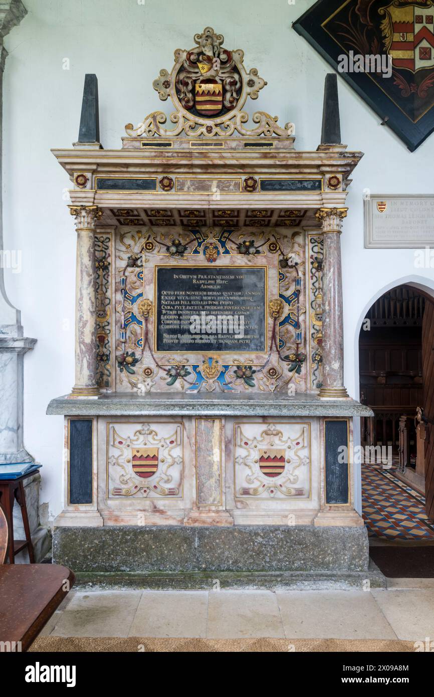 Das Grab von Sir Ralph Hare, d. 1623, in der Hare Chapel, die der Kirche der Heiligen Dreifaltigkeit, Stow Bardolph in Norfolk, angeschlossen ist. Stockfoto