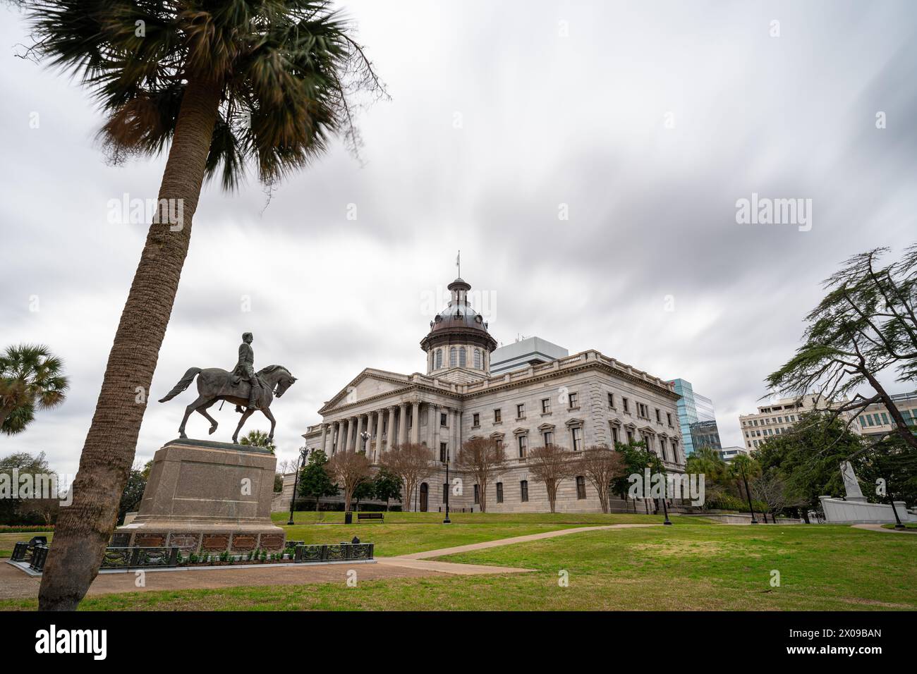 Das South Carolina State House Building in Columbia. Weitwinkelfoto mit langer Belichtung. Stockfoto
