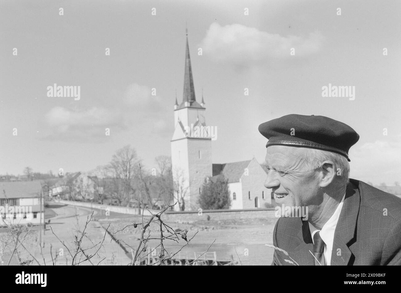 Aktuell 18 - 6 - 1974: Presten som sier ja -Sogneprest Viktor Andersen på Nes på Hedmarken er en prest utenfor det vanlige. Han går inn für selvbestemt Abort. Foto; Ivar Aaserud / aktuell / NTB ***Foto IKKE BILDEBEHANDLET*** dieser Text wurde automatisch übersetzt! Stockfoto