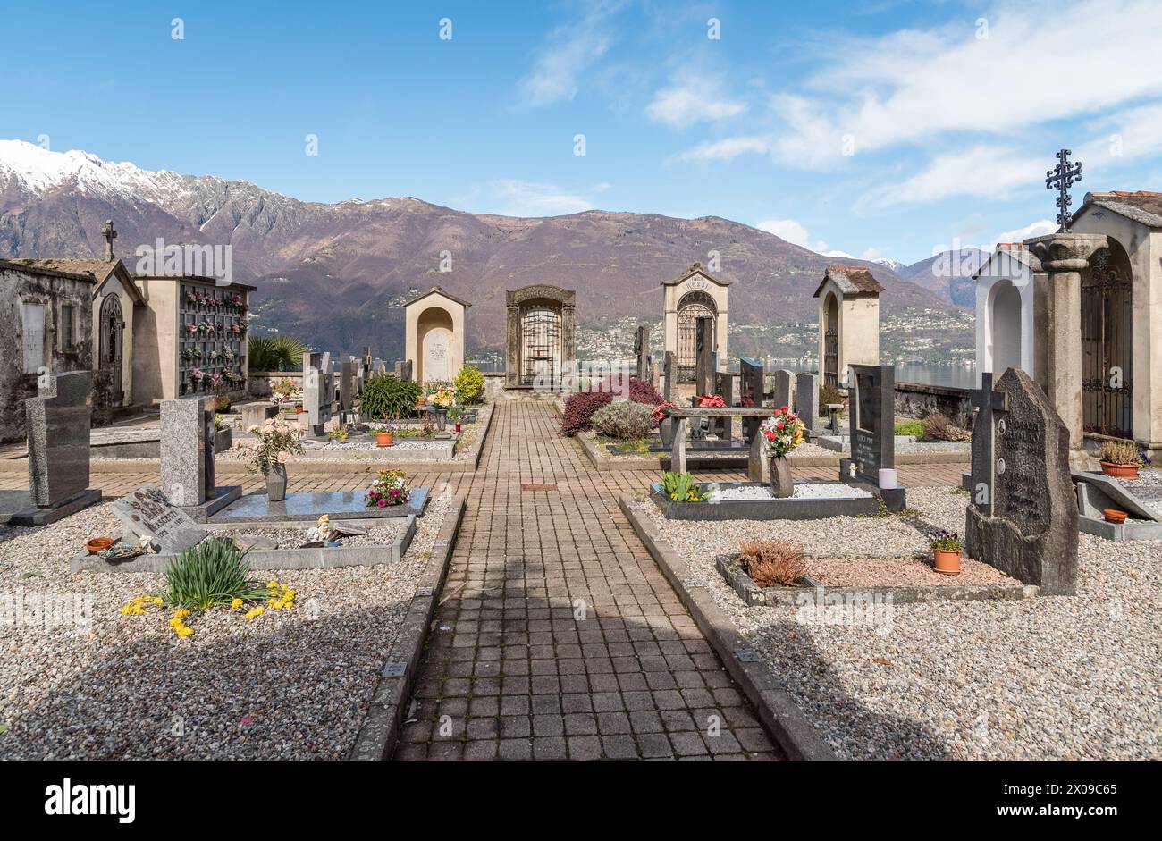 Blick auf den Friedhof Sant Abbondio, Ranzo, Gambarogno im Kanton Tessin, Schweiz Stockfoto