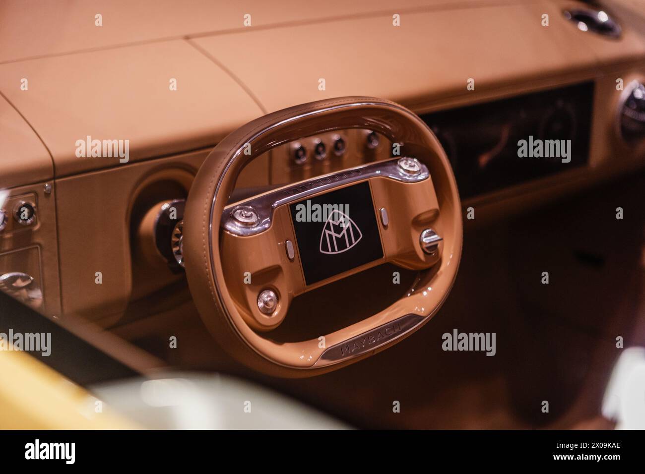 Das Armaturenbrett des Mercedes-Maybach-Ausstellungswagens im Mercedes-Benz-Museum in Stuttgart. Stockfoto
