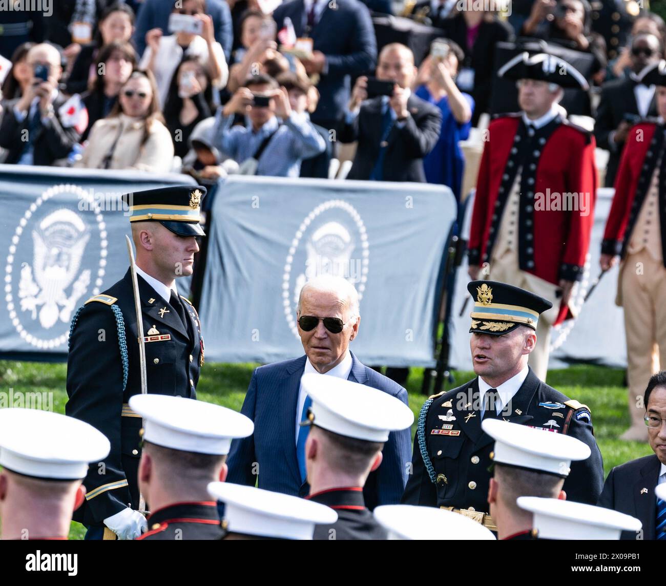 Am 10. April begrüßen Präsident Joe Biden und First Lady Jill Biden Premierminister Kishida Fumio und Frau Kishida Yuko aus Japan zu einem Beamten Stockfoto