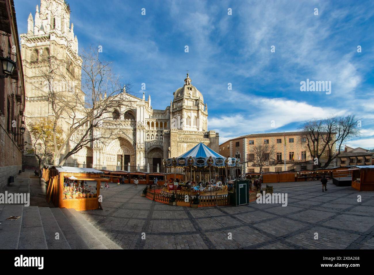 Toledo, Spanien - 17. Dezember 2018: Toledo ist eine antike Stadt auf einem Hügel über den Ebenen von Kastilien-La Mancha. Arabische, jüdische und christliche Denkmäler in Stockfoto