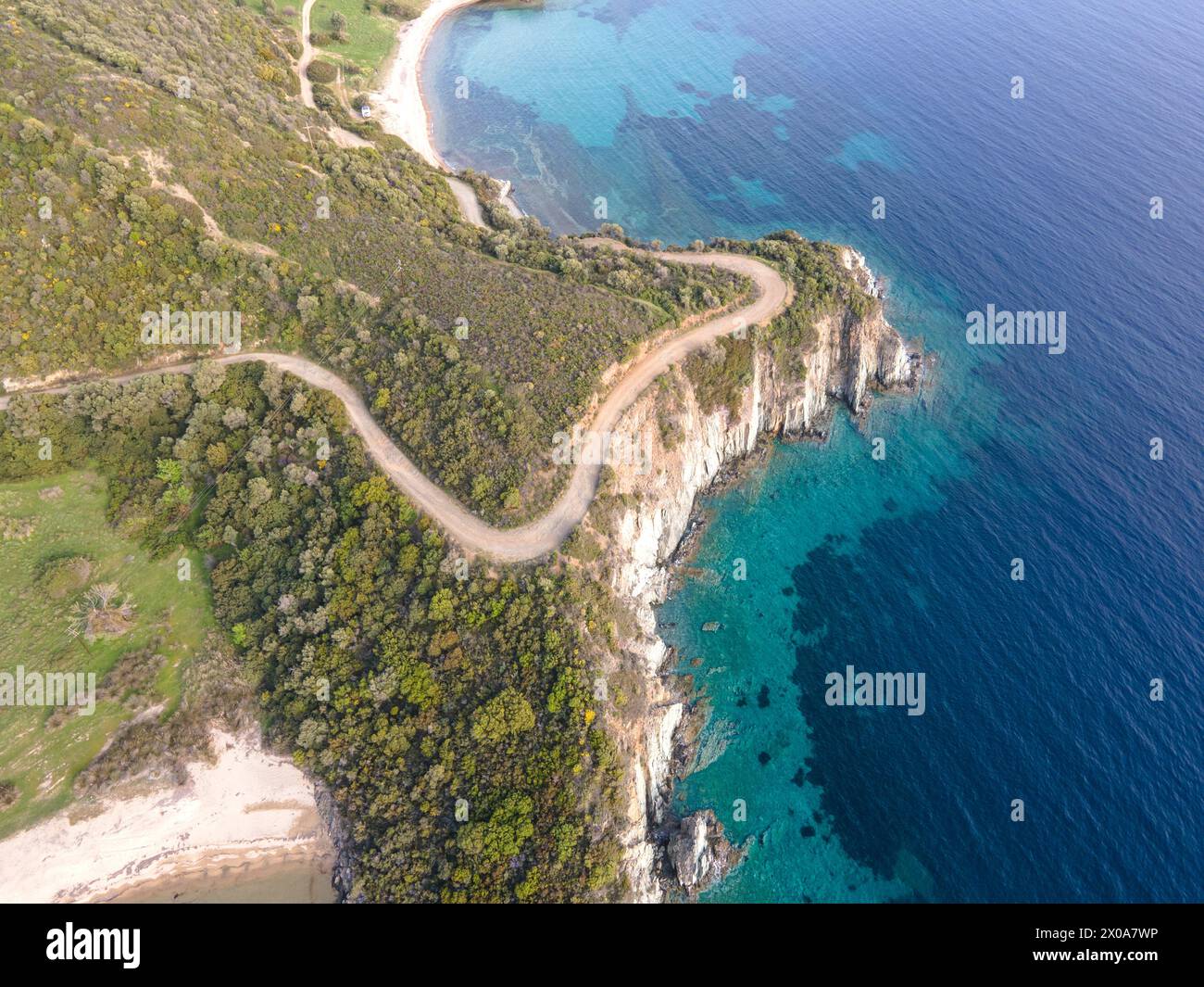 Fantastische Aussicht auf die Küste von Sithonia in der Nähe des Azapiko North Beach, Chalkidiki, Zentralmakedonien, Griechenland Stockfoto