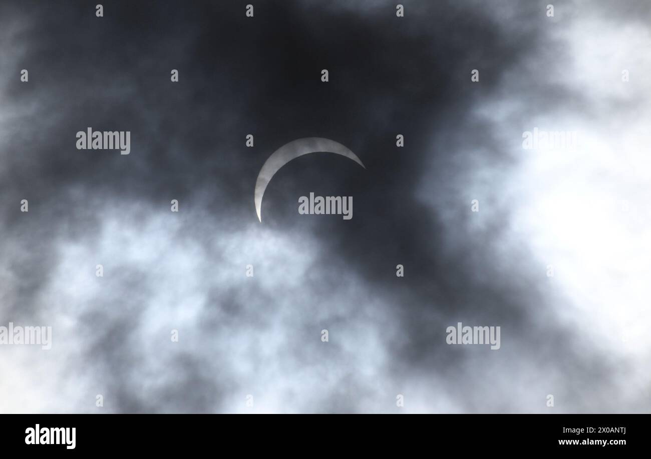 Solar Eclipse Erie Pennsylvania 8. April 2024 Insgesamt Stockfoto