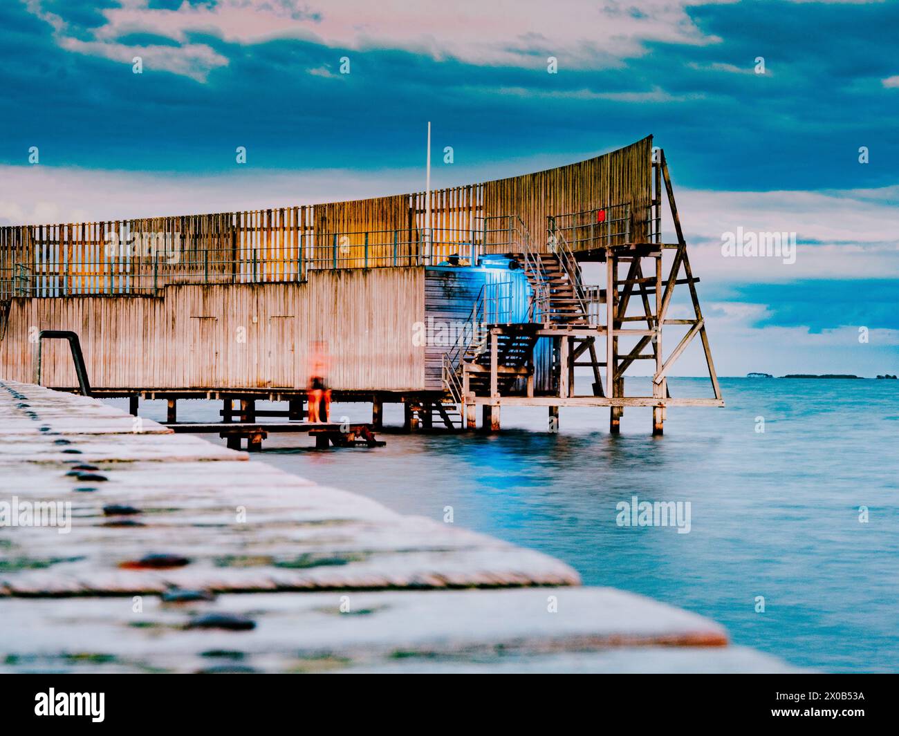 Schwimmen im Freien im Badehaus Sneglen Søbad in Kastrup Copenhagen Øresun Stockfoto