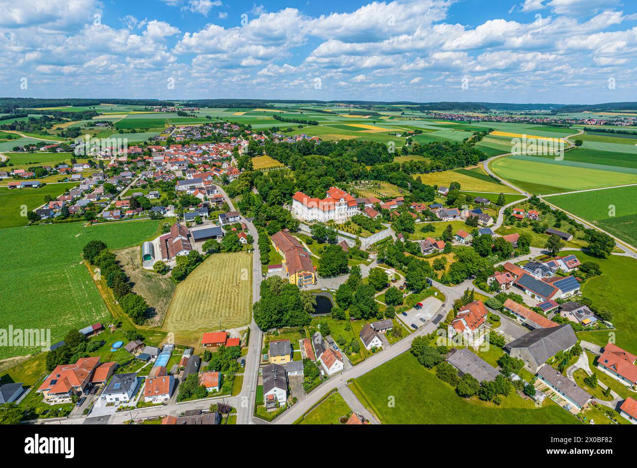 Bertholdsheim an der Donau im Landkreis Neuburg-Schrobenhausen von oben Stockfoto