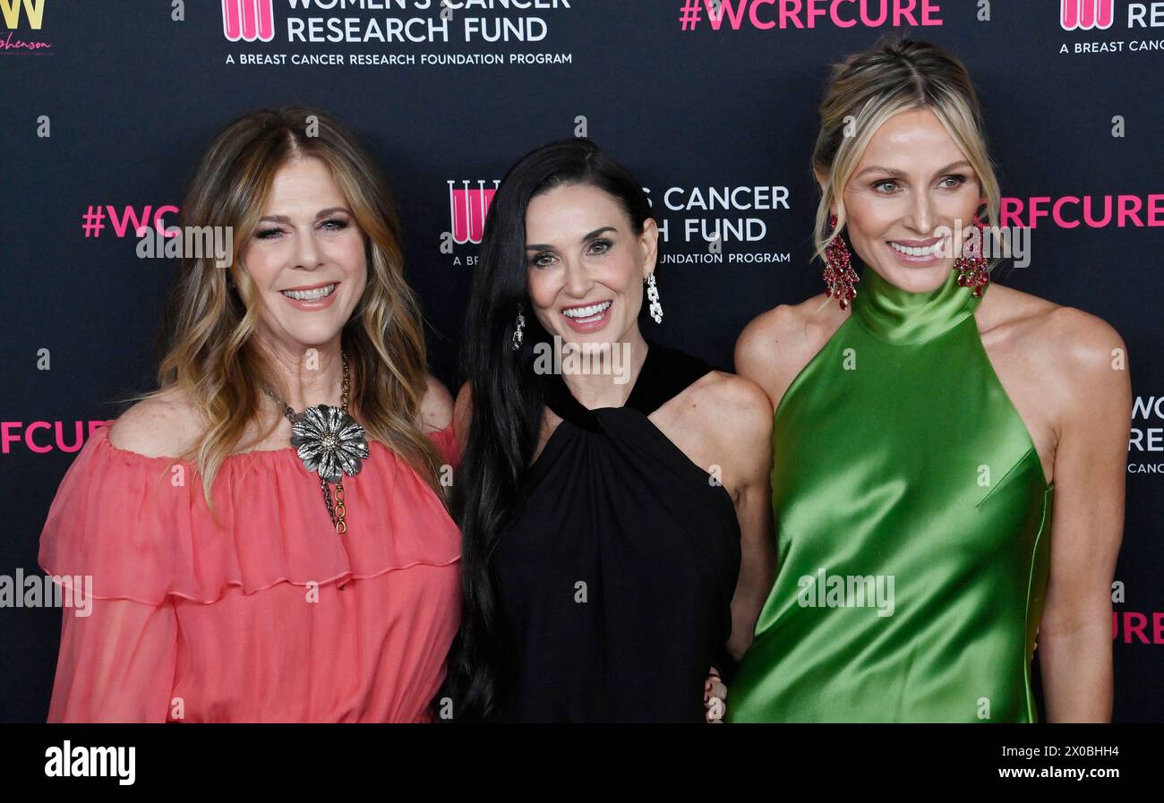 Beverly Hills, Usa. April 2024. Rita Wilson, Demi Moore und Jamie Tisch (L-R) nehmen am Mittwoch, den 10. April 2024, im Beverly Wilshire Hotel in Beverly Hills an einem unvergesslichen Abend Teil, der dem Women's Cancer Research Fund zugute kommt. Foto: Jim Ruymen/UPI Credit: UPI/Alamy Live News Stockfoto