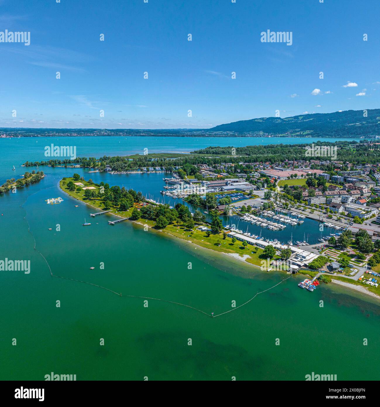 Luftaufnahme der Region um das Marktdorf Hard in Vorarlberg am östlichen Bodensee Stockfoto