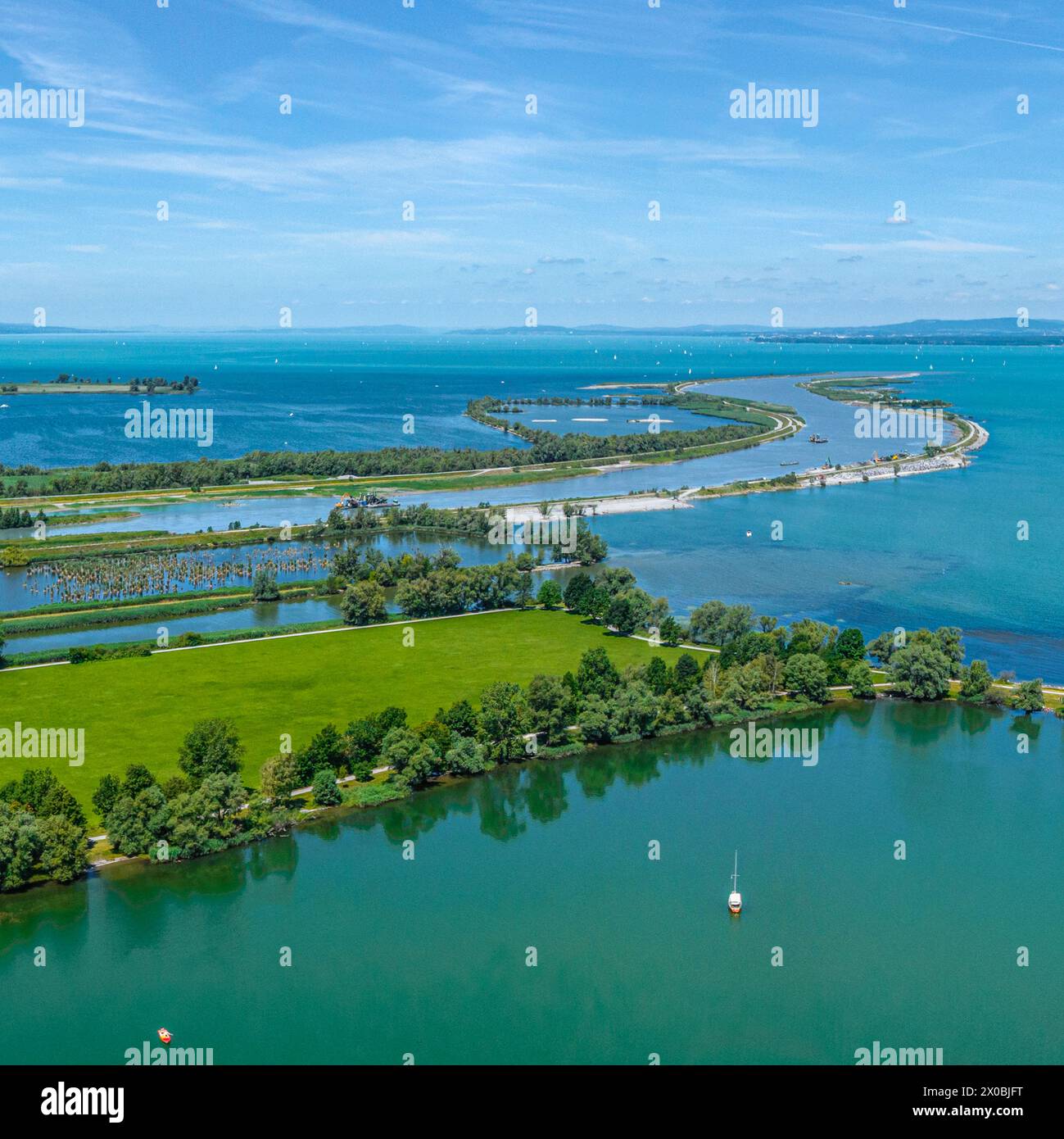 Luftaufnahme der Region um das Marktdorf Hard in Vorarlberg am östlichen Bodensee Stockfoto