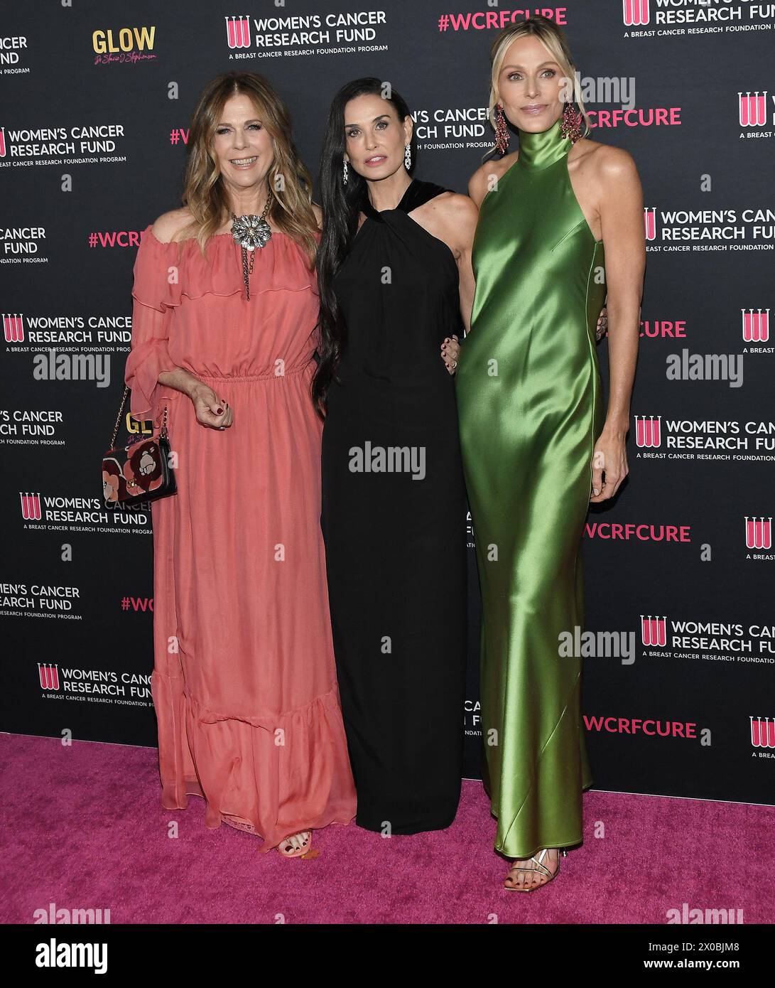 Los Angeles, USA. April 2024. (L-R) Rita Wilson, Demi Moore und Jamie Tisch beim AN UNVERGESSLICHEN ABEND zugunsten des Women's Cancer Research Fund im Beverly Wilshire, A Four Seasons Hotel in Beverly Hills, CA, am Mittwoch, 10. April 2024. (Foto: Sthanlee B. Mirador/SIPA USA) Credit: SIPA USA/Alamy Live News Stockfoto