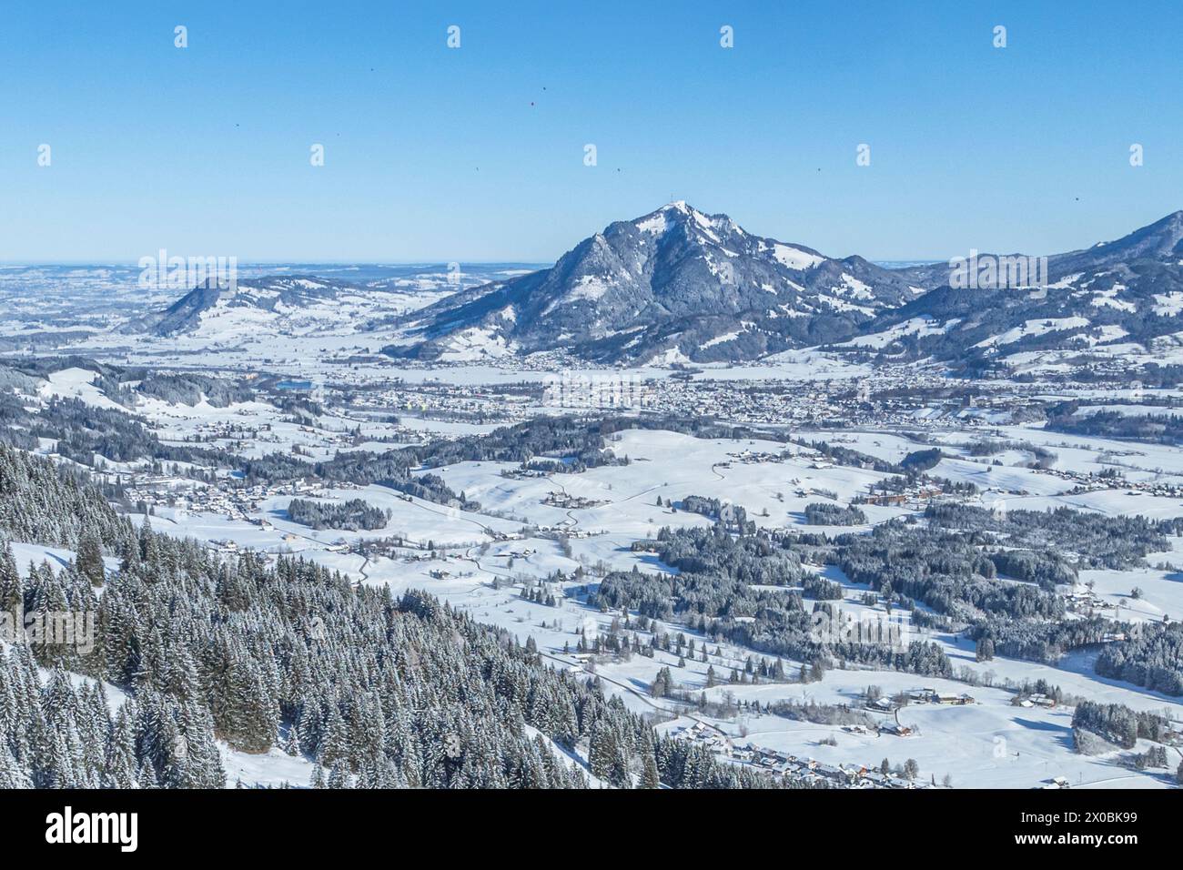 Herrliche Bedingungen für Wintersport im Skigebiet am Bolsterlanger Horn im Allgäu Stockfoto