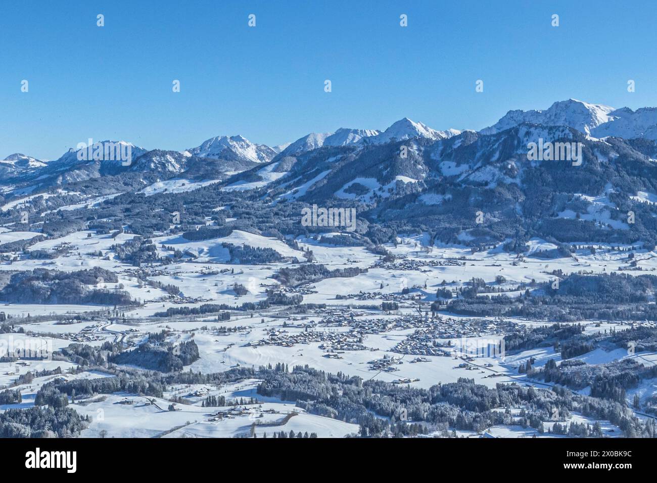 Herrliche Bedingungen für Wintersport im Skigebiet am Bolsterlanger Horn im Allgäu Stockfoto