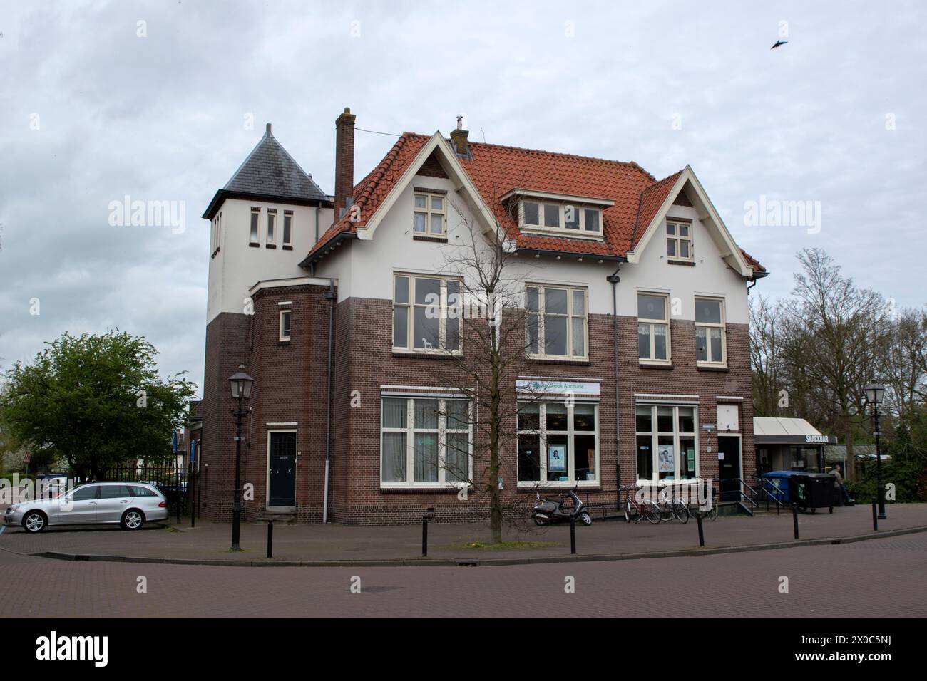 Gebäude In Der Raadhuisplein Street In Abcoude Niederlande 8-4-2024 Stockfoto