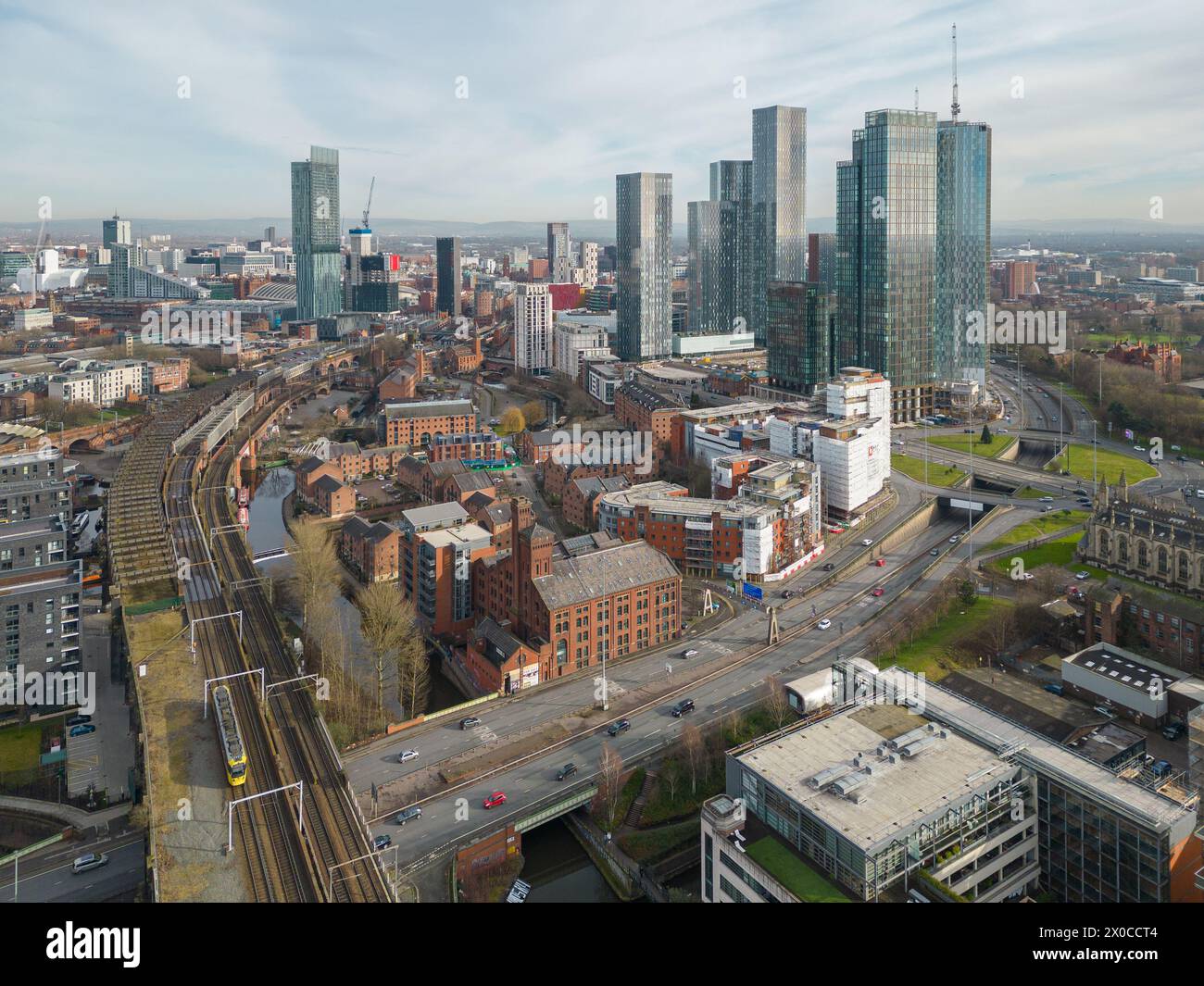 Luftaufnahmen / Drohnenaufnahmen des Stadtzentrums von Manchester einschließlich der Stockfoto
