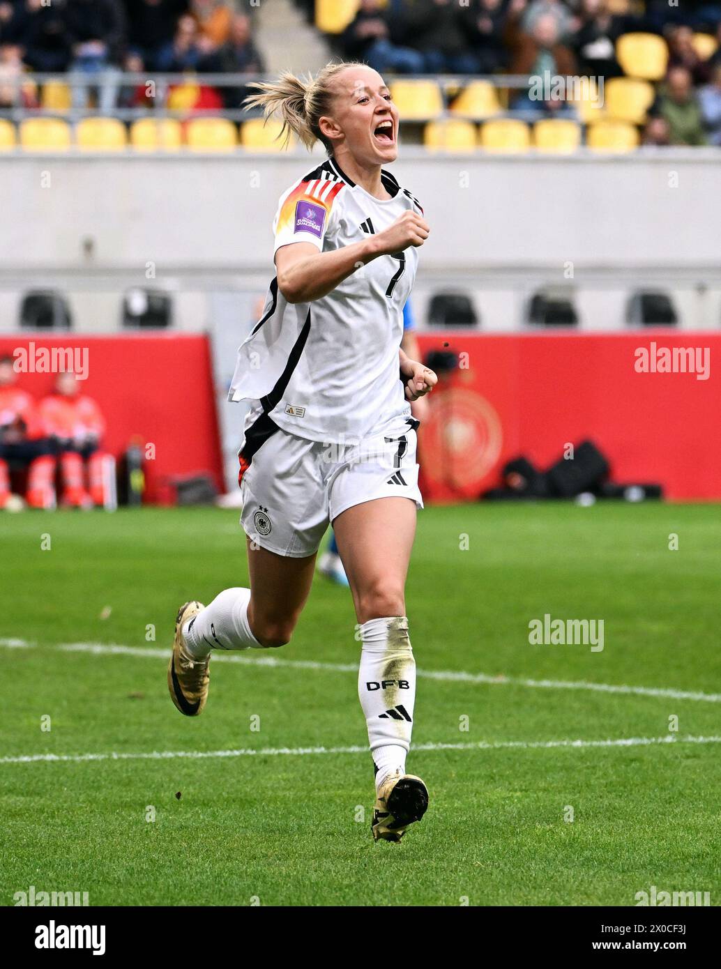 Fußball, Deutschland, Frauen-Nationalmannschaft, Europameisterschaft, Tivoli Aachen: Deutschland - Island; Lea Schüller (GER) feiert nach dem Treffer Stockfoto