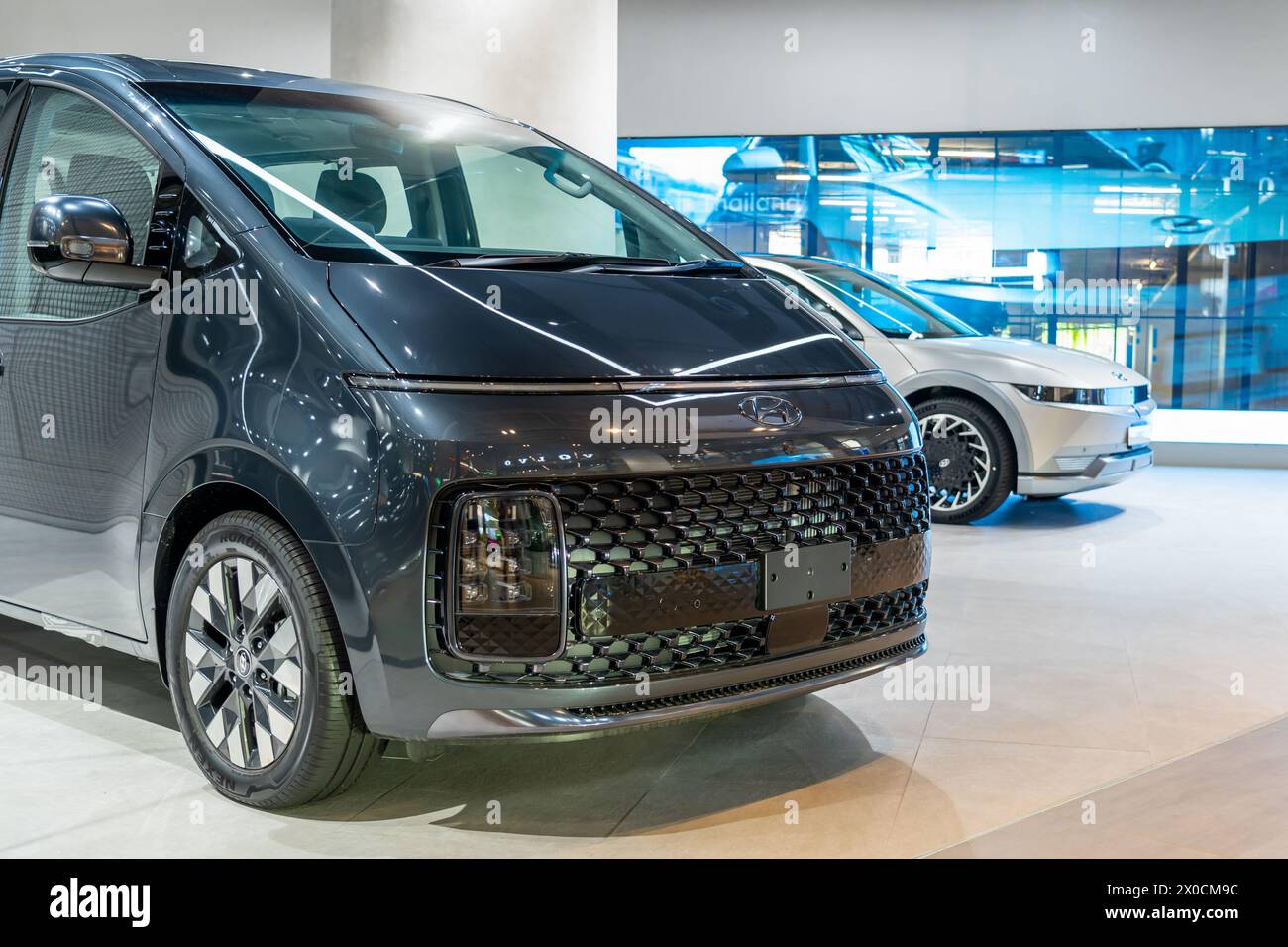 Hyundai staria schwarz grau Metallic. Thailand, Bangkok, 14. märz 2024. Stockfoto