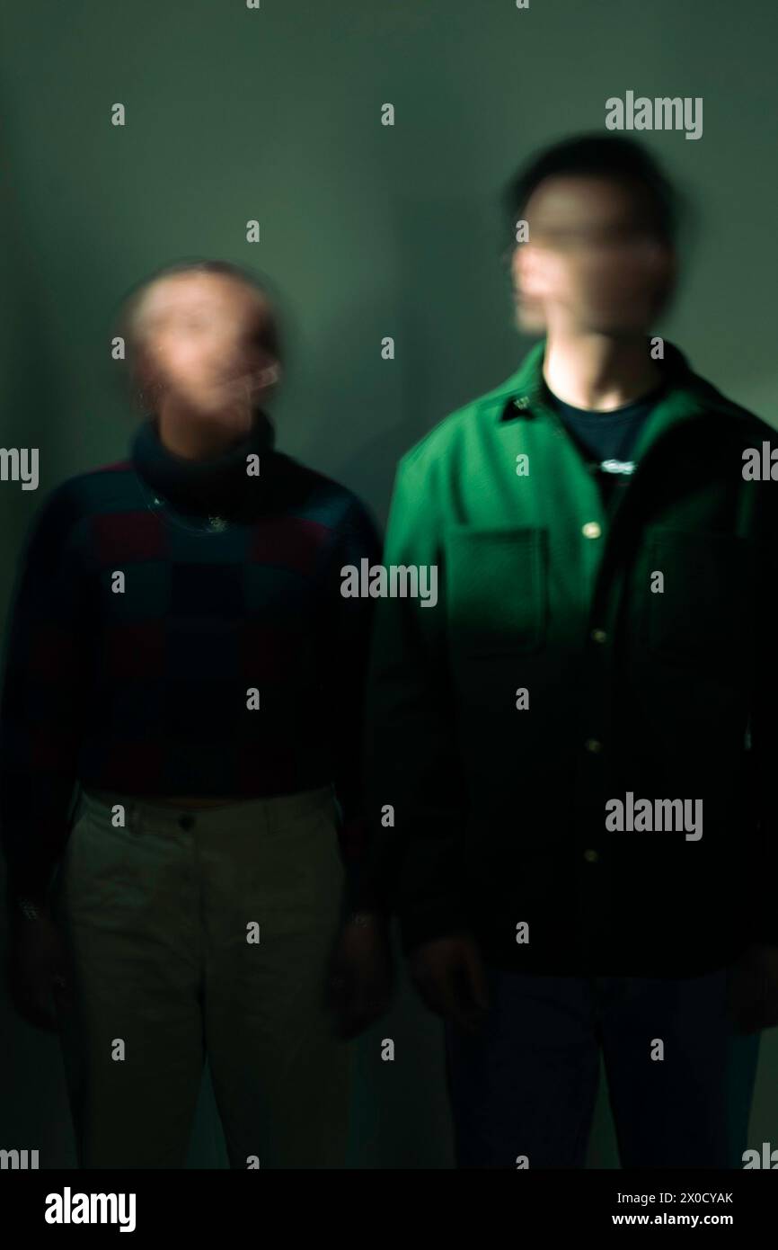 Langexponierporträts zweier Personen. Stockfoto