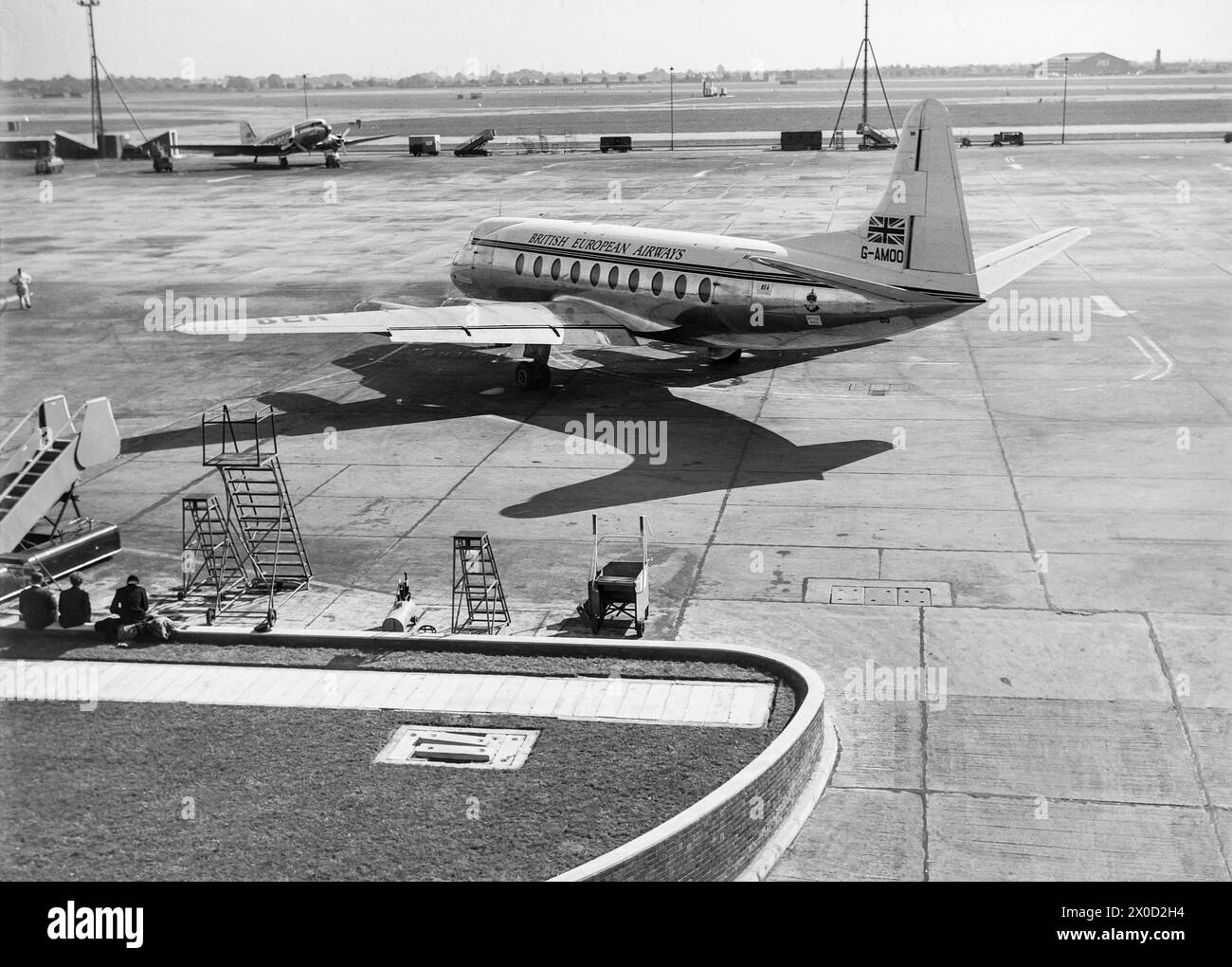 BEA (British European Airways) Vickers Viscount Typ 701, G-AM00 an einem Terminal am Flughafen Heathrow C1954/55 Stockfoto