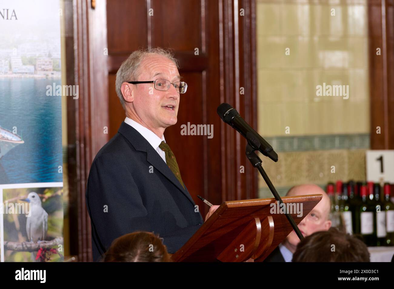 Sinclair Mackay Das Literarische Lunch Der Oldie 09-04-24 Stockfoto