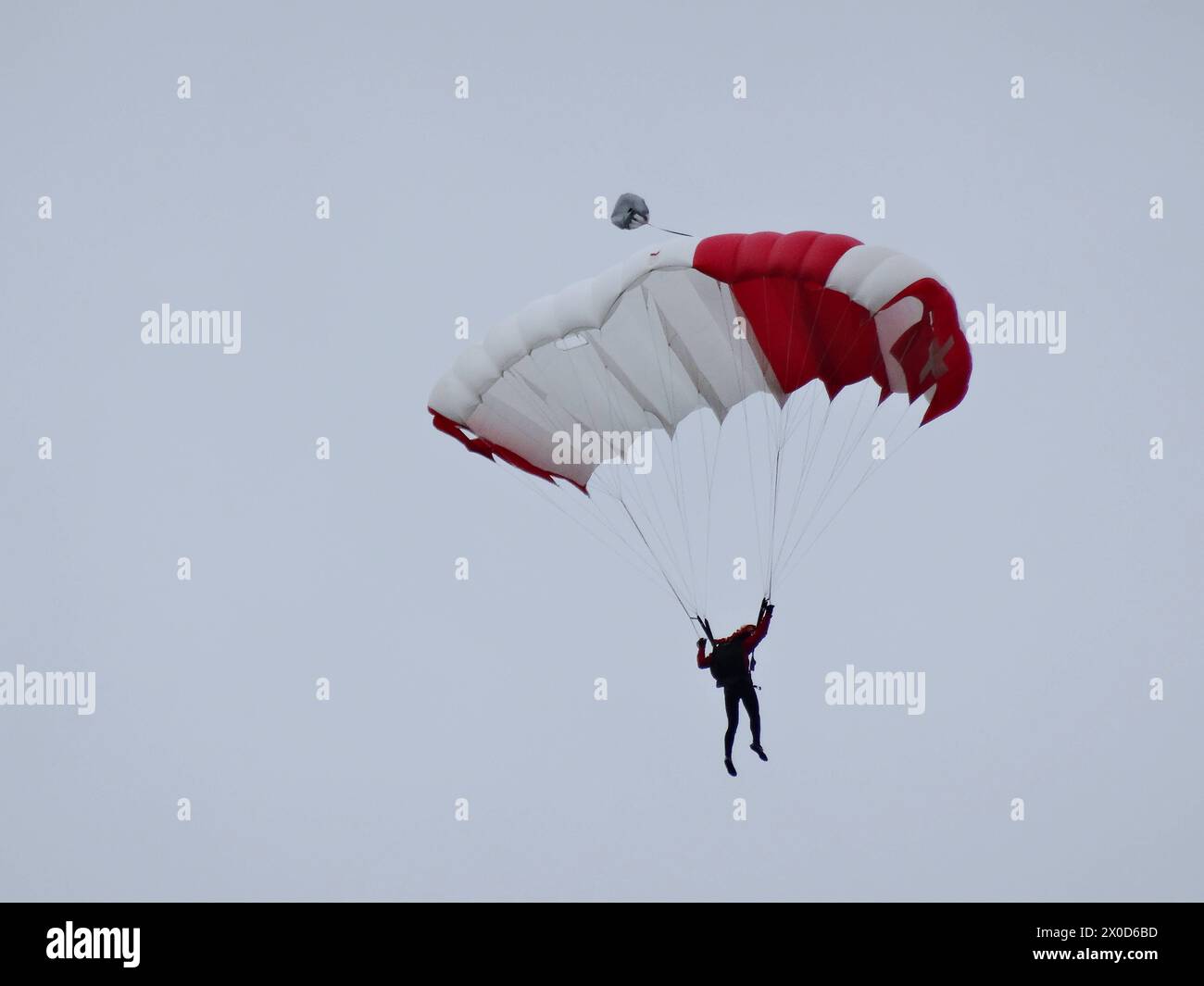 Anton Geisser 11.04.2024 Schweizer Armee Fallschirmspringer *** Anton Geisser 11 04 2024 Schweizer Armee Fallschirmspringer Stockfoto