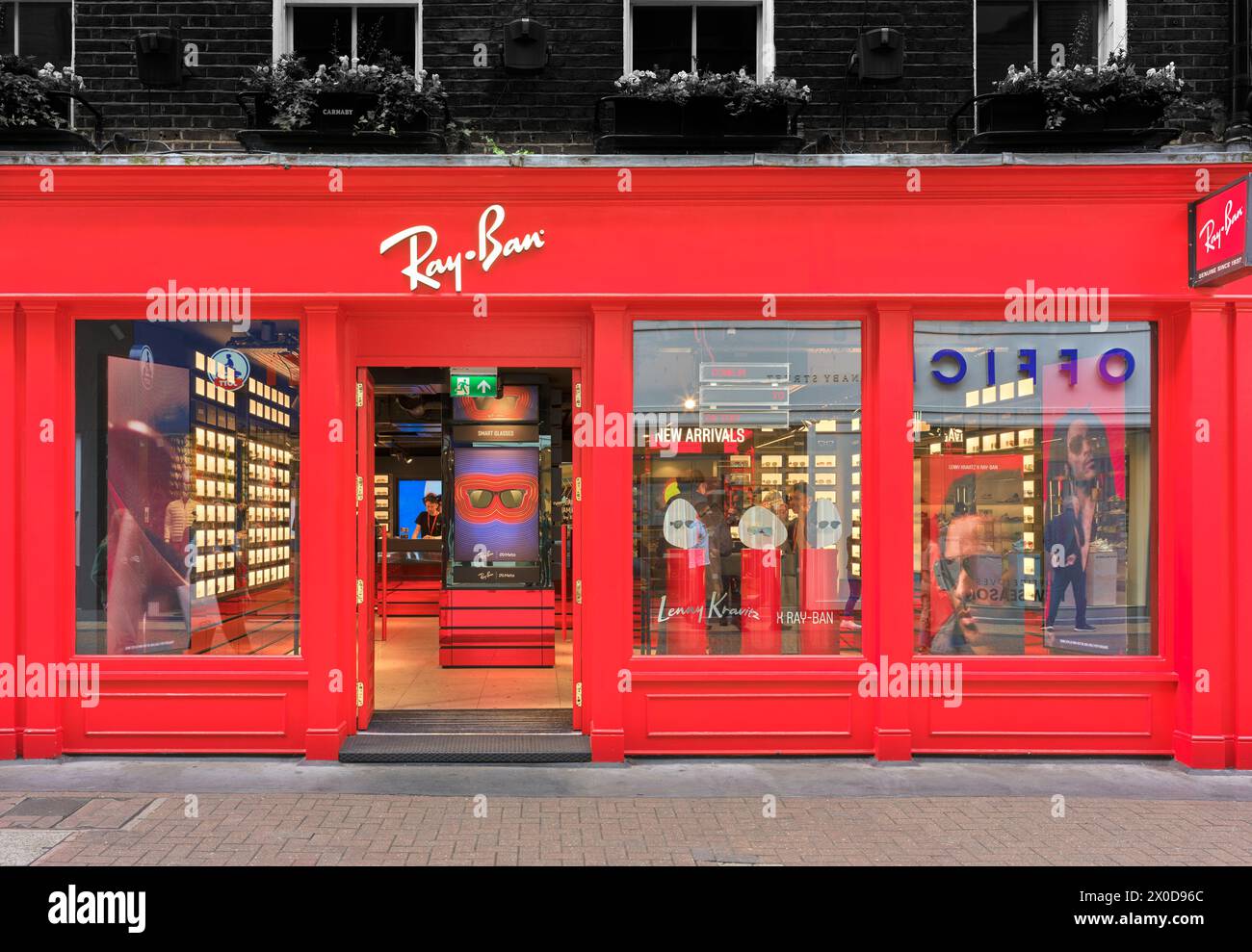 Ray-Ban Brillenladen in der Carnaby Street, Soho, London, England. Stockfoto