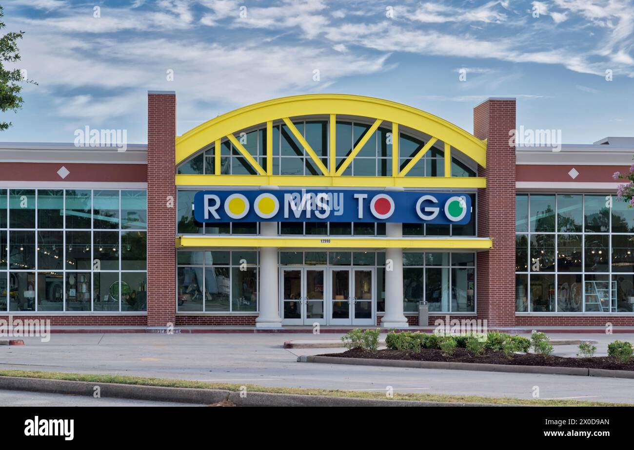 Houston, Texas USA 07-04-2024: Rooms to Go Storefront Außenstandort des Unternehmens NO People, Houston TX USA. Stockfoto
