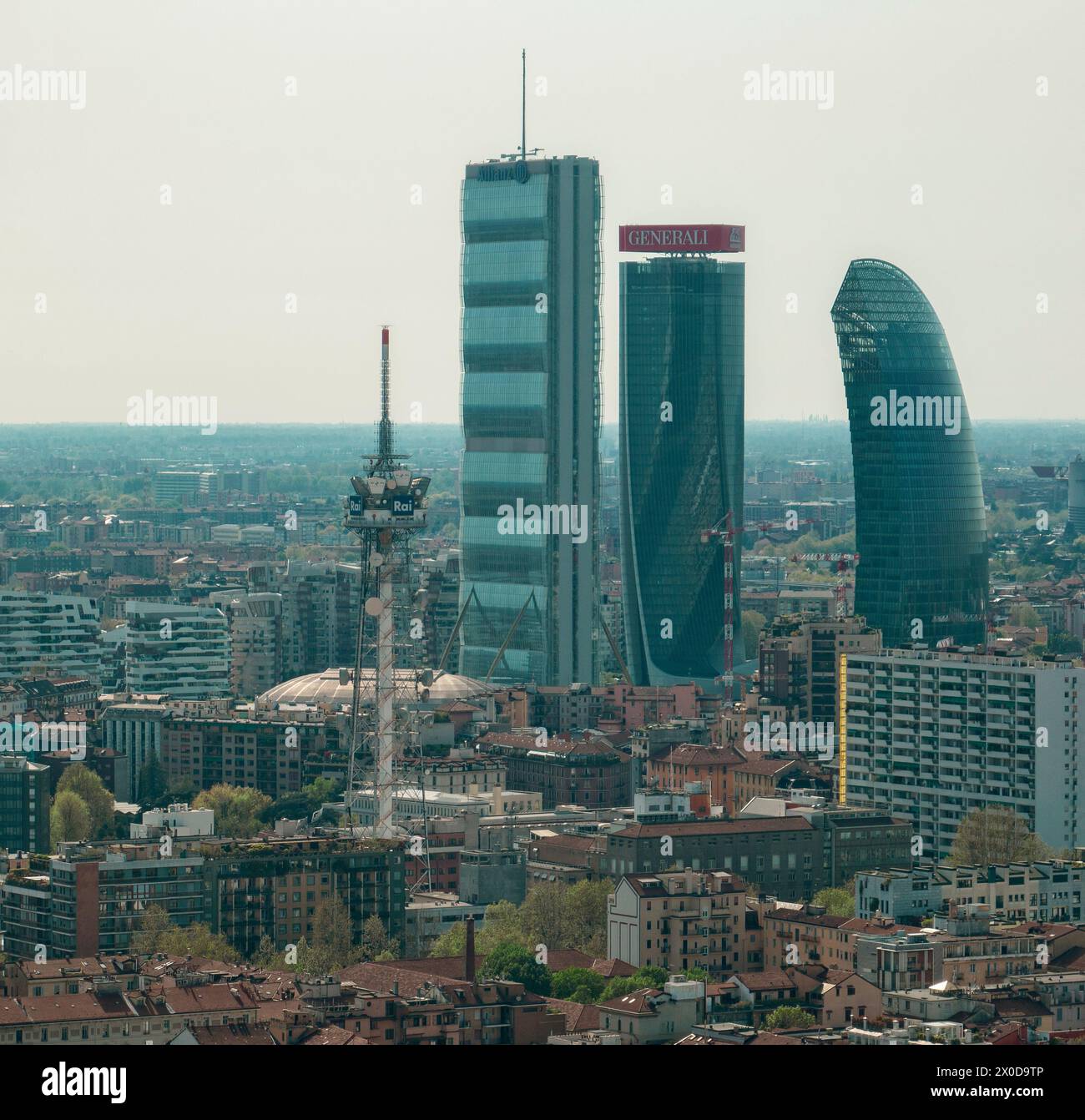 Aus der Vogelperspektive des CityLife Parks mit den drei Türmen: Der Straight One (Allianz Tower), der Twisted One (Generali Tower), der Curved One, Mailand, italien Stockfoto