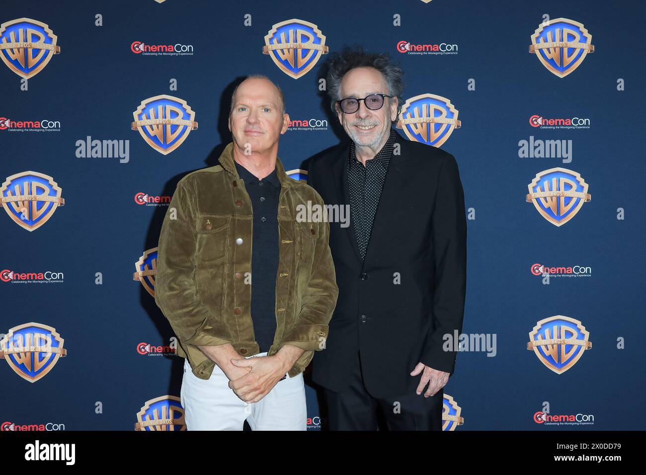 April 2024, Las Vegas, Nevada, USA: Michael Keaton, Tim Burton wirbt für BeetleJuice 2 bei den Warner Bros Pictures' The Big Picture Präsentation seiner bevorstehenden Vorlage während der CinemaCon im Caesars Palace (Foto: © Nina Prommer/ZUMA Press Wire) NUR REDAKTIONELLE VERWENDUNG! Nicht für kommerzielle ZWECKE! Stockfoto