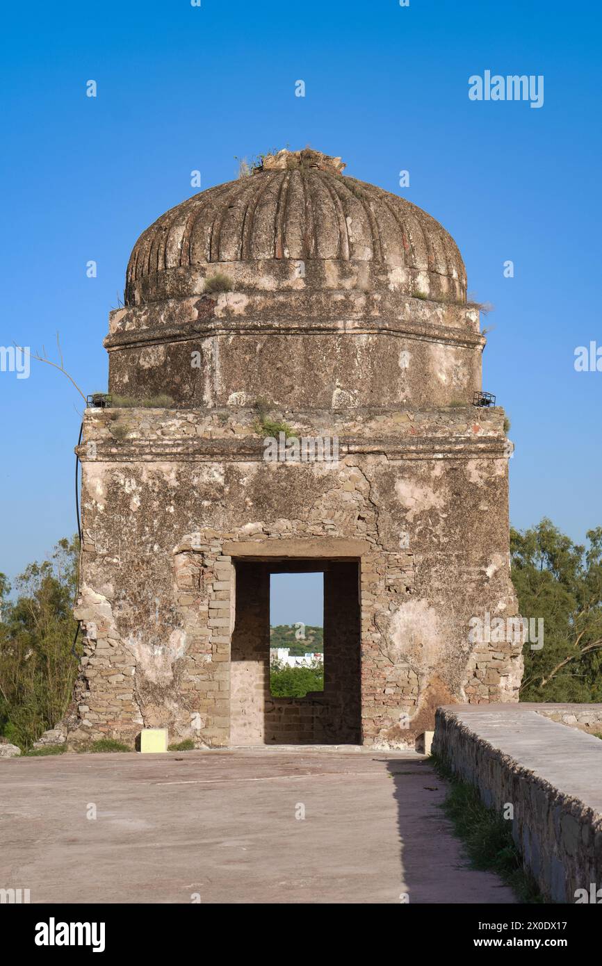 Ruinen von Rani Mahal, ein alter historischer Palast in Rohtas Fort Jhelum Punjab Pakistan, altes Denkmal des indischen Erbes und Vintage-Architektur Stockfoto