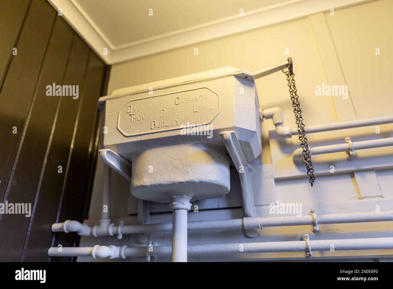 Anfang des 20. Jahrhunderts britische Zisterne für eine Toilette, Großbritannien Stockfoto