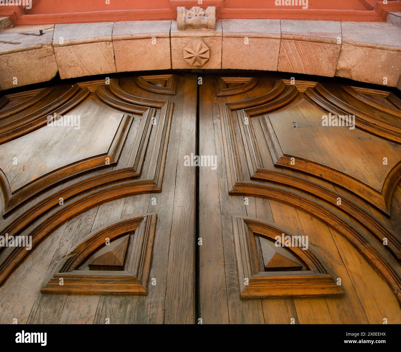 Detail der äußeren Eingangstür der Casa Colorada oder des Roten Hauses, erbaut 1769 - ein Nationaldenkmal, Santiago, Chile Stockfoto