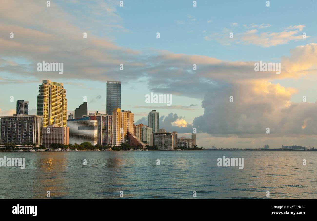 Brickell Avenue Bürotürme und Wohnungen im Finanzviertel an der Biscayne Bay in Miami, Florida - USA Stockfoto